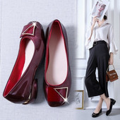 Naiste vabaajajalatsid metallist elemendiga