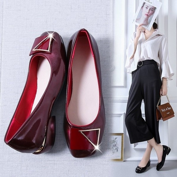 Naiste vabaajajalatsid metallist elemendiga