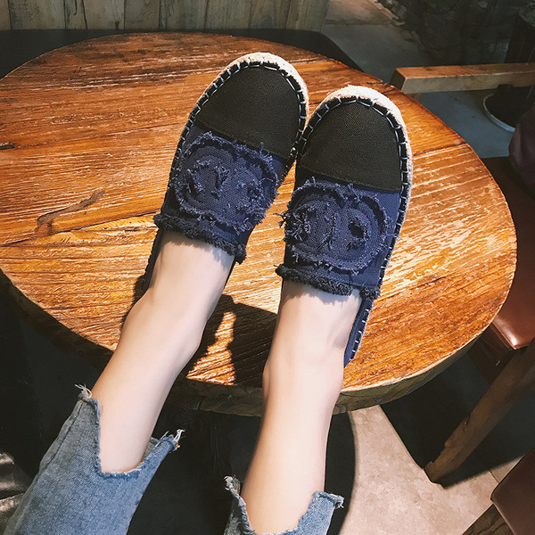 Alkalmi női cipő lapos talppal