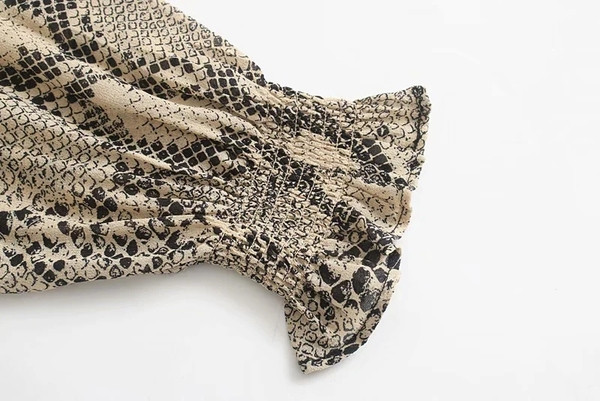 Moodne loomamustri ja lipsudega naiste särk