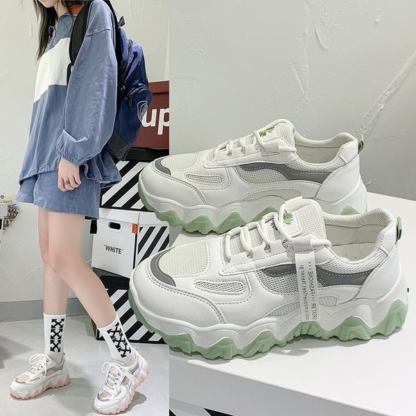 Γυναικεία casual αθλητικά παπούτσια με χρωματιστή σόλα