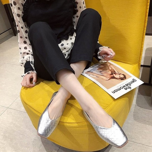 Lapos talpú női lakkcipő