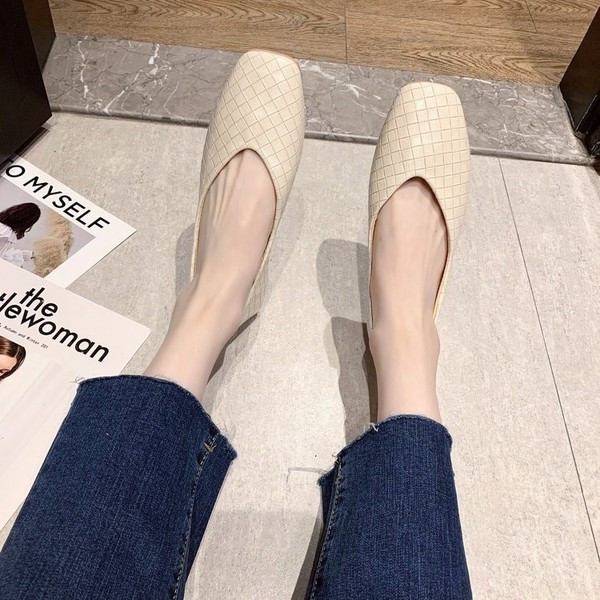 Lapos talpú női lakkcipő