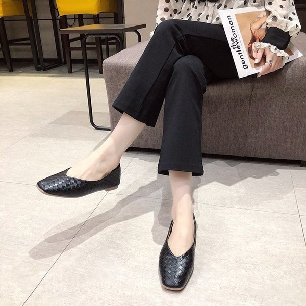 Lapos talpú női lakkcipő