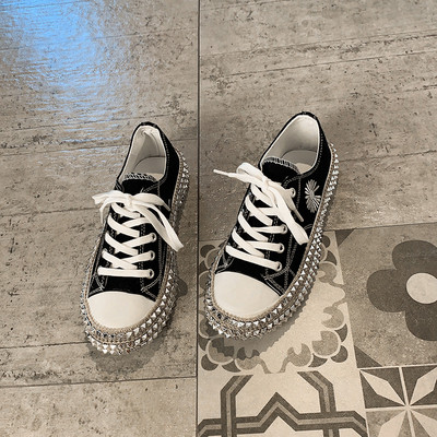 Γυναικεία αθλητικά παπούτσιαμε τρουξ και επίπεδη σόλα