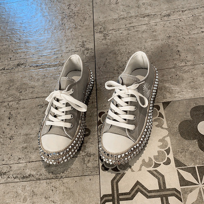 Γυναικεία αθλητικά παπούτσιαμε τρουξ και επίπεδη σόλα