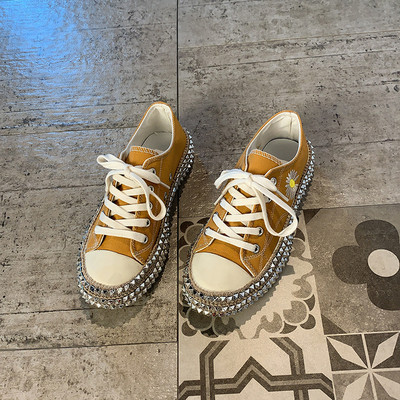 Γυναικεία αθλητικά παπούτσιαμε τρουξ και επίπεδη σόλα