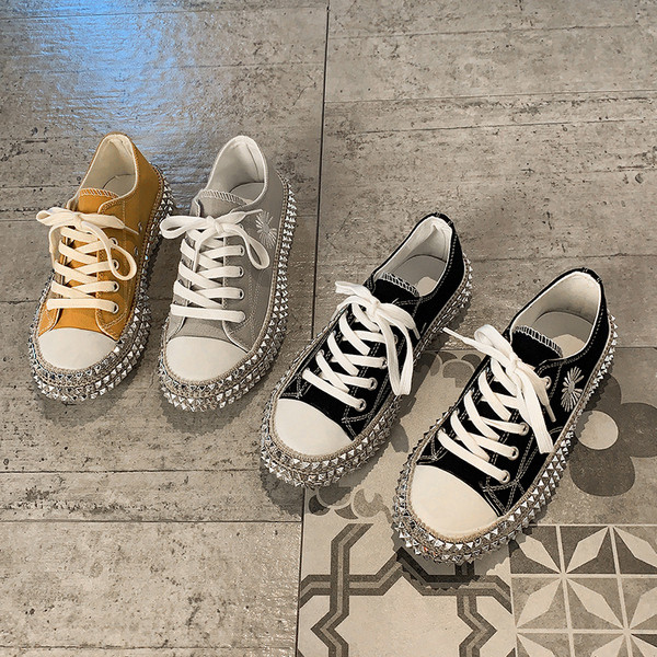 Γυναικεία αθλητικά παπούτσιαμε τρουξ  και επίπεδη σόλα