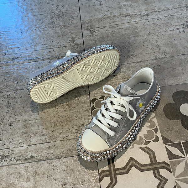 Γυναικεία αθλητικά παπούτσιαμε τρουξ  και επίπεδη σόλα