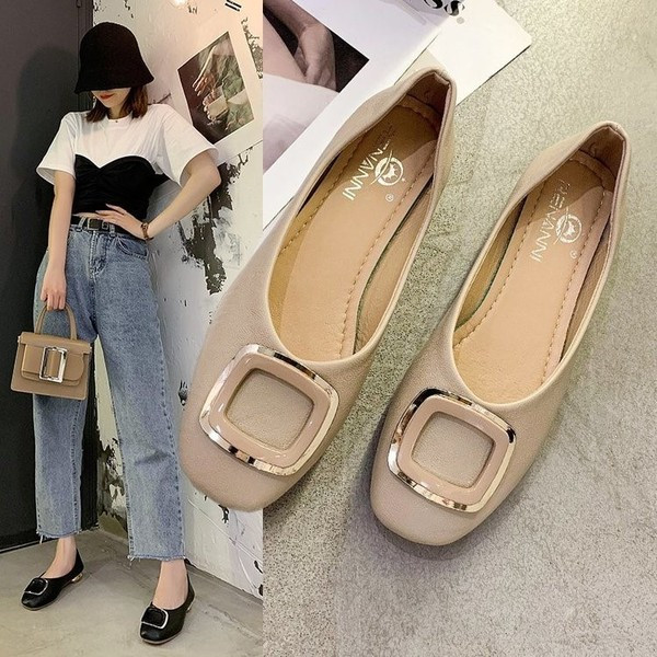 Lapos talpú női alkalmi cipő