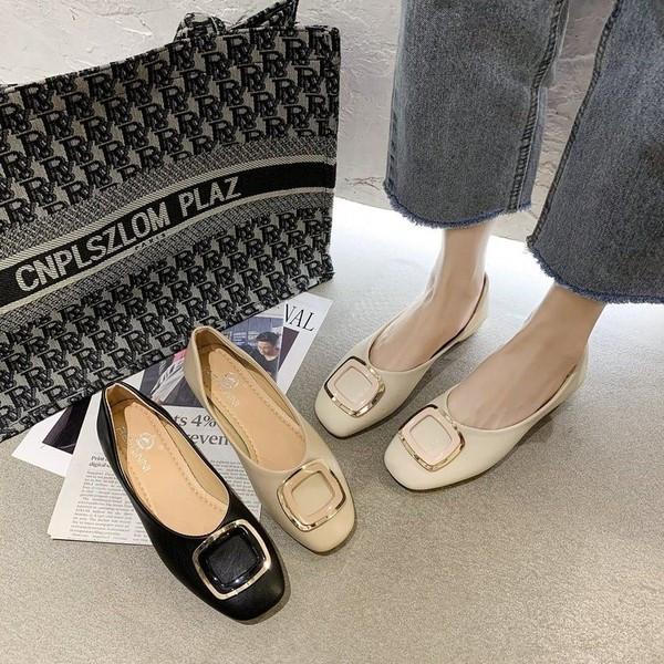 Lapos talpú női alkalmi cipő