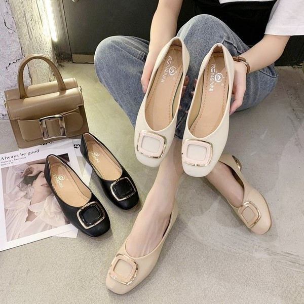 Lapos talpú női alkalmi cipő