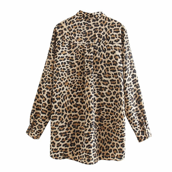 Modern hosszú női ing klasszikus gallérral, állatmintával