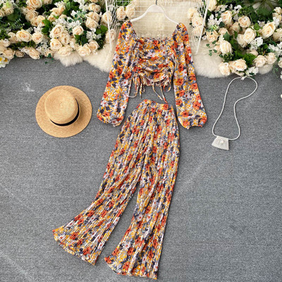 Τρέχον γυναικείο σετ από δύο μέρη με κορδόνια και λουλουδάτο μοτίβο