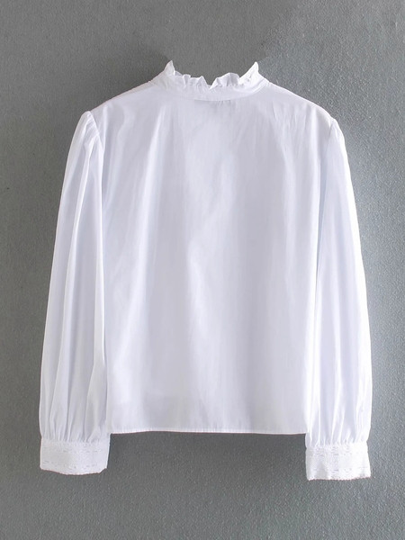 Modern női ing alacsony gallérral, fehér színben