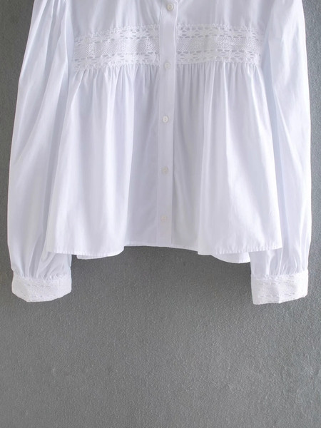 Modern női ing alacsony gallérral, fehér színben