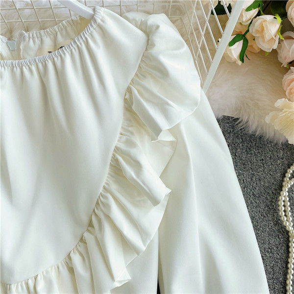 Γυναικείο casual πουκάμισο με βολάν και οβάλ ντεκολτέ