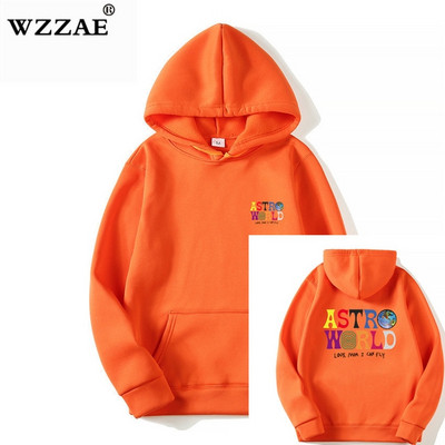 Seljal värvilise aplikatsiooniga sügisene meeste kampsun