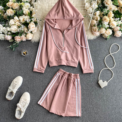 Naiste igapäevane komplekt, mis sisaldab dressipluusi ja seelikut