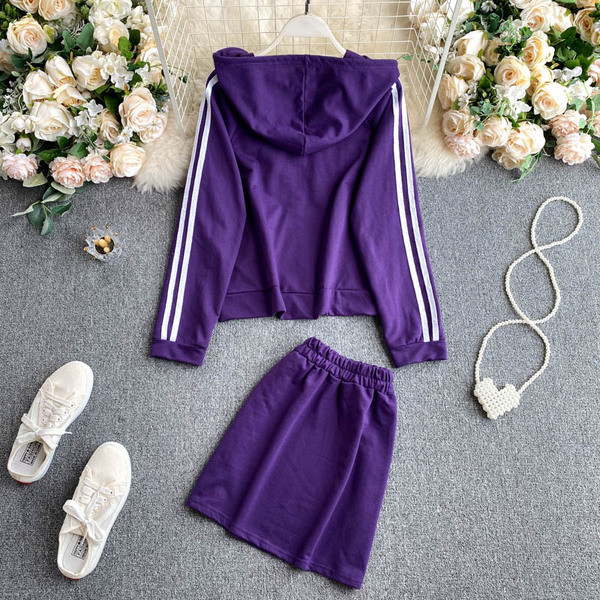 Naiste igapäevane komplekt, mis sisaldab dressipluusi ja seelikut