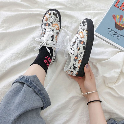 Naiste vabaaja tossud värvi pealekandmisega