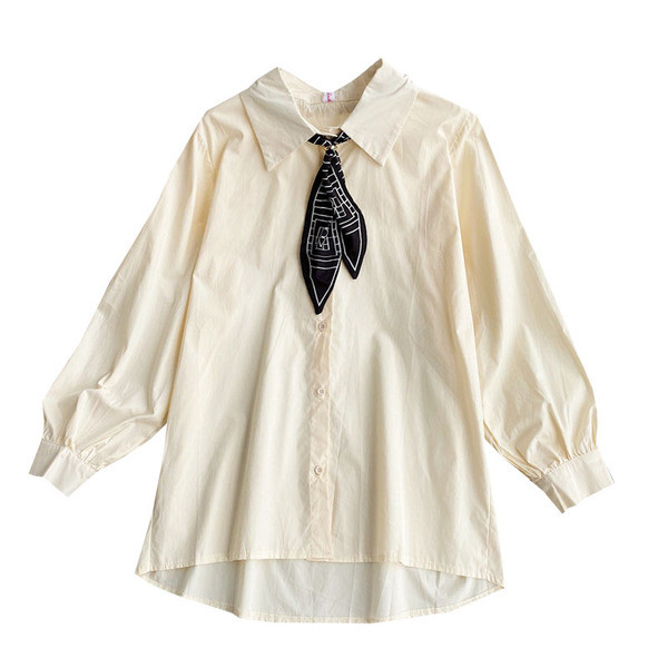 Stílusos női ing klasszikus gallérral és fehér és bézs színű szalaggal