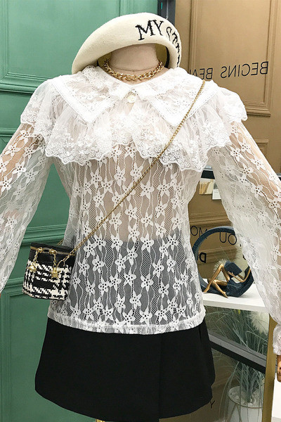 Valge naiste pitssärk pikkade varrukate ja ovaalse kaelusega