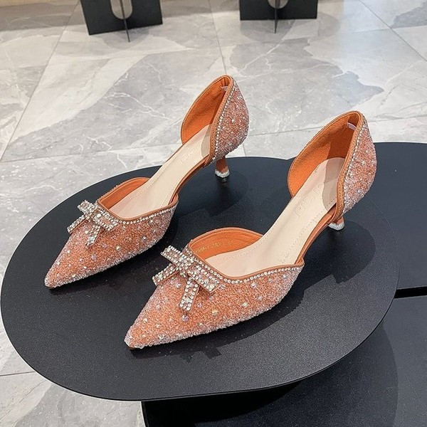 Naiste moodsad kividega kingad - teravatipuline mudel