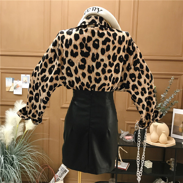 Φαρδύ γυναικείο πουκάμισο με μακριά μανίκια και μοτίβο λεοπάρ