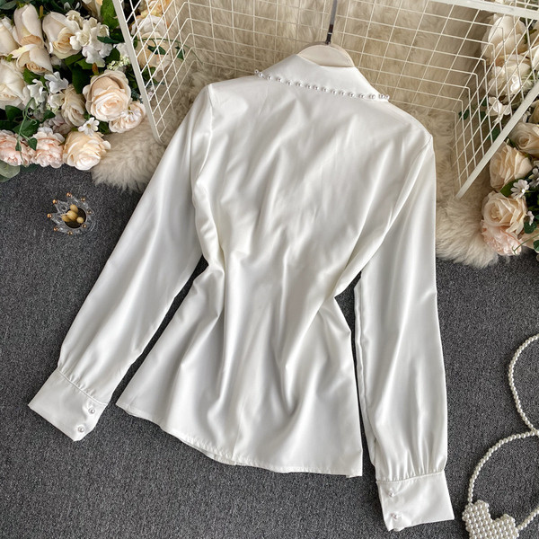 Modern női ing szalaggal és klasszikus gallérral gyöngy díszítéssel