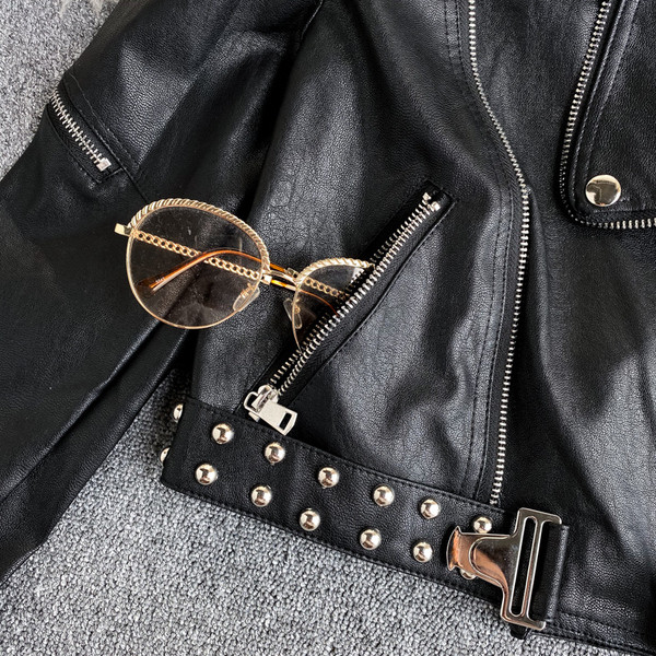 UUS Mudel naiste lühike nahktagi, musta värvi lukkude ja vööga