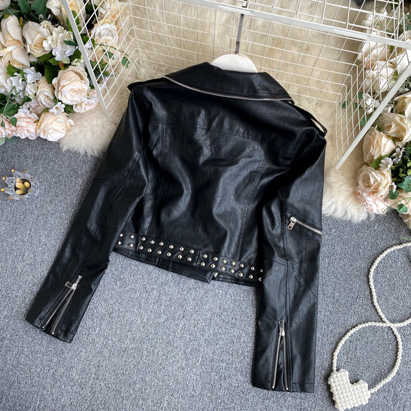 UUS Mudel naiste lühike nahktagi, musta värvi lukkude ja vööga