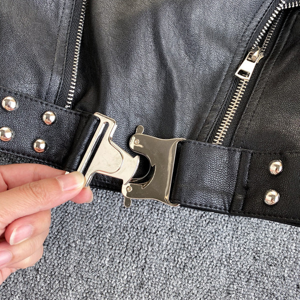 UUS Mudel naiste lühike nahktagi, musta värvi lukkude ja vööga