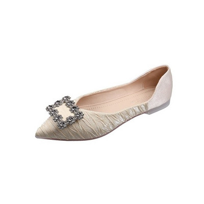 Γυναικεία παπούτσια με επίπεδη σόλα - μυτερό μοντέλο και αγκράφα