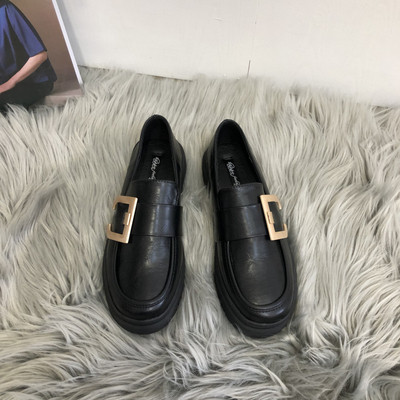 Metallist pandlaga vabaajajalatsid naistele