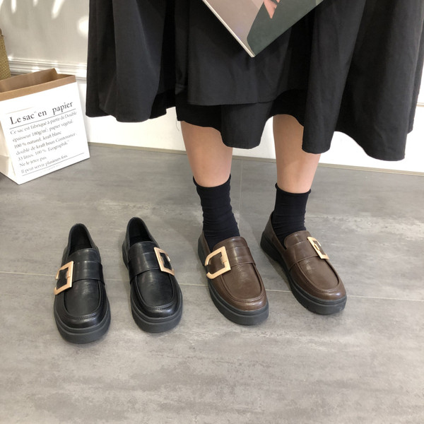 Metallist pandlaga vabaajajalatsid naistele