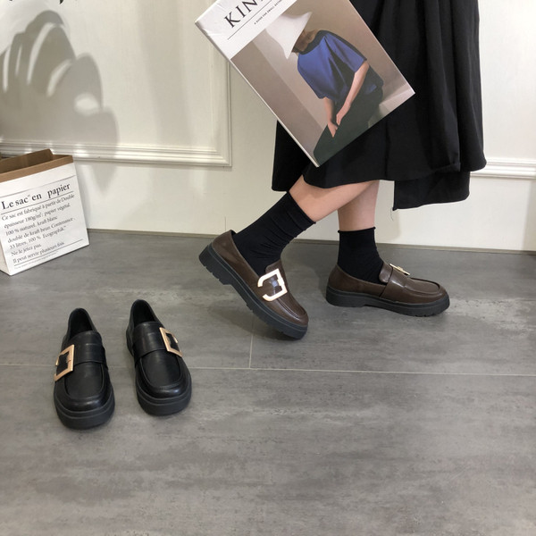 Metallist pandlaga vabaajajalatsid naistele