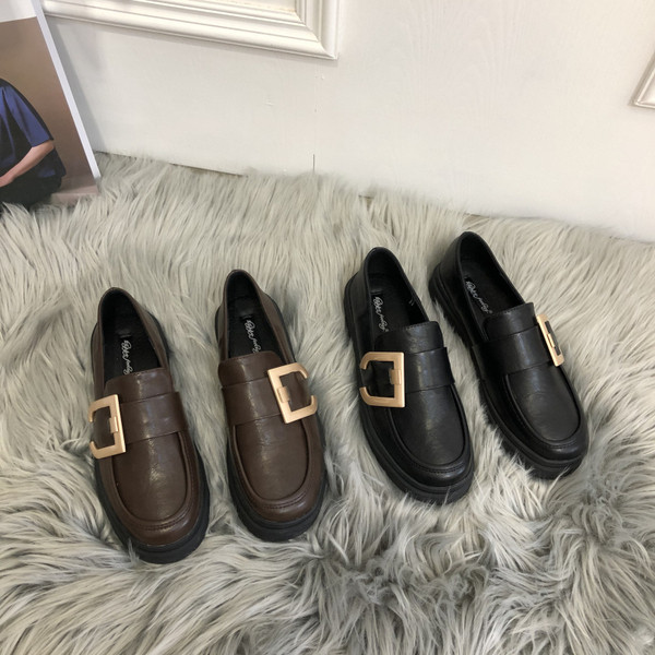 Metallist pandlaga vabaajajalatsid naistele