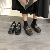 Alkalmi cipő fém díszítéssel