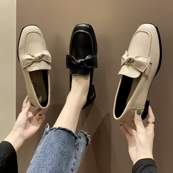 Naiste nahast kingad paelaga