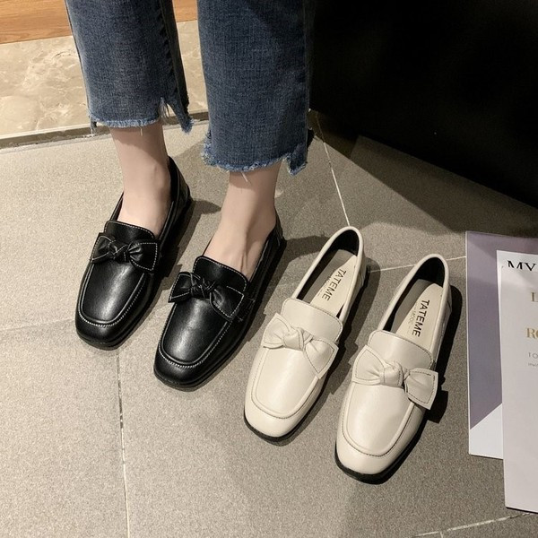 Naiste nahast kingad paelaga