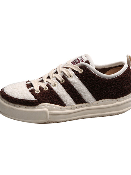 Pehely női tornacipő új modellje lapos talppal és fűzővel