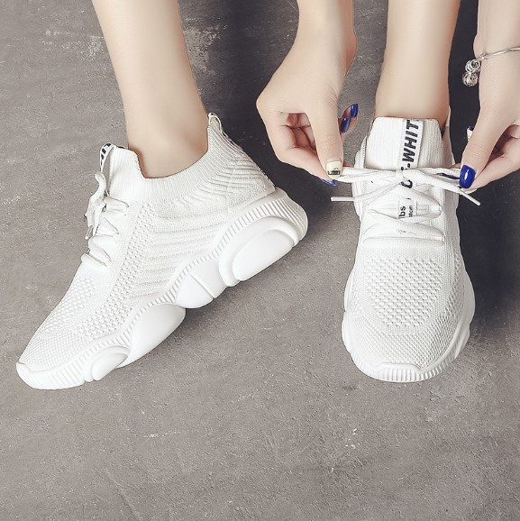 Sport és alkalmi női tornacipő gumi talppal