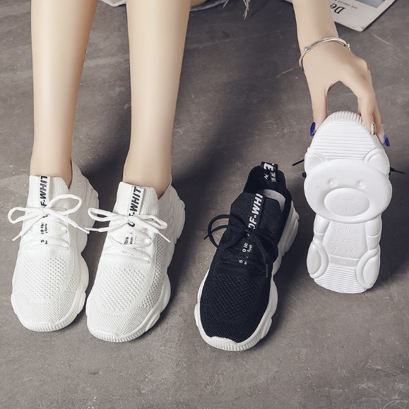 Sport és alkalmi női tornacipő gumi talppal