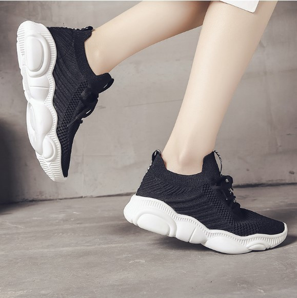 Sport és alkalmi női tornacipő gumi talppal