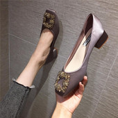 Női szatén cipő alacsony sarkú csattal