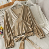 Naiste moodne lipsude ja spitsikaelusega särk