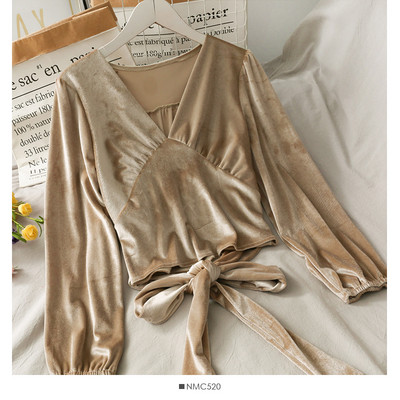 Naiste moodne lipsude ja spitsikaelusega särk