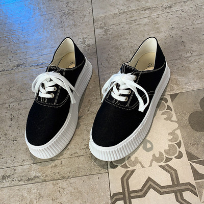 Vászon női tornacipő fűzővel és 5 cm-es platformmal