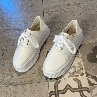 Vászon női tornacipő fűzővel és 5 cm-es platformmal